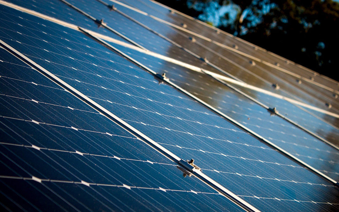Solar panels on a roof (Pixabay - 2562240)