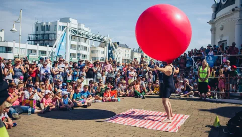 Spin Out festival, Worthing, The Giant Baloon Show (credit, copyright Sam Pharoah) (banner)
